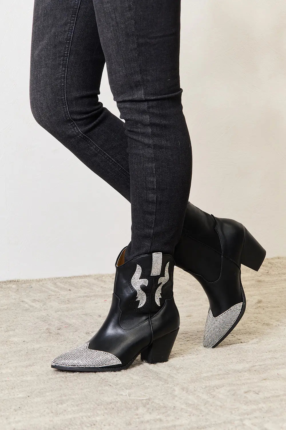Insulated Winter Boots – Wide Fit