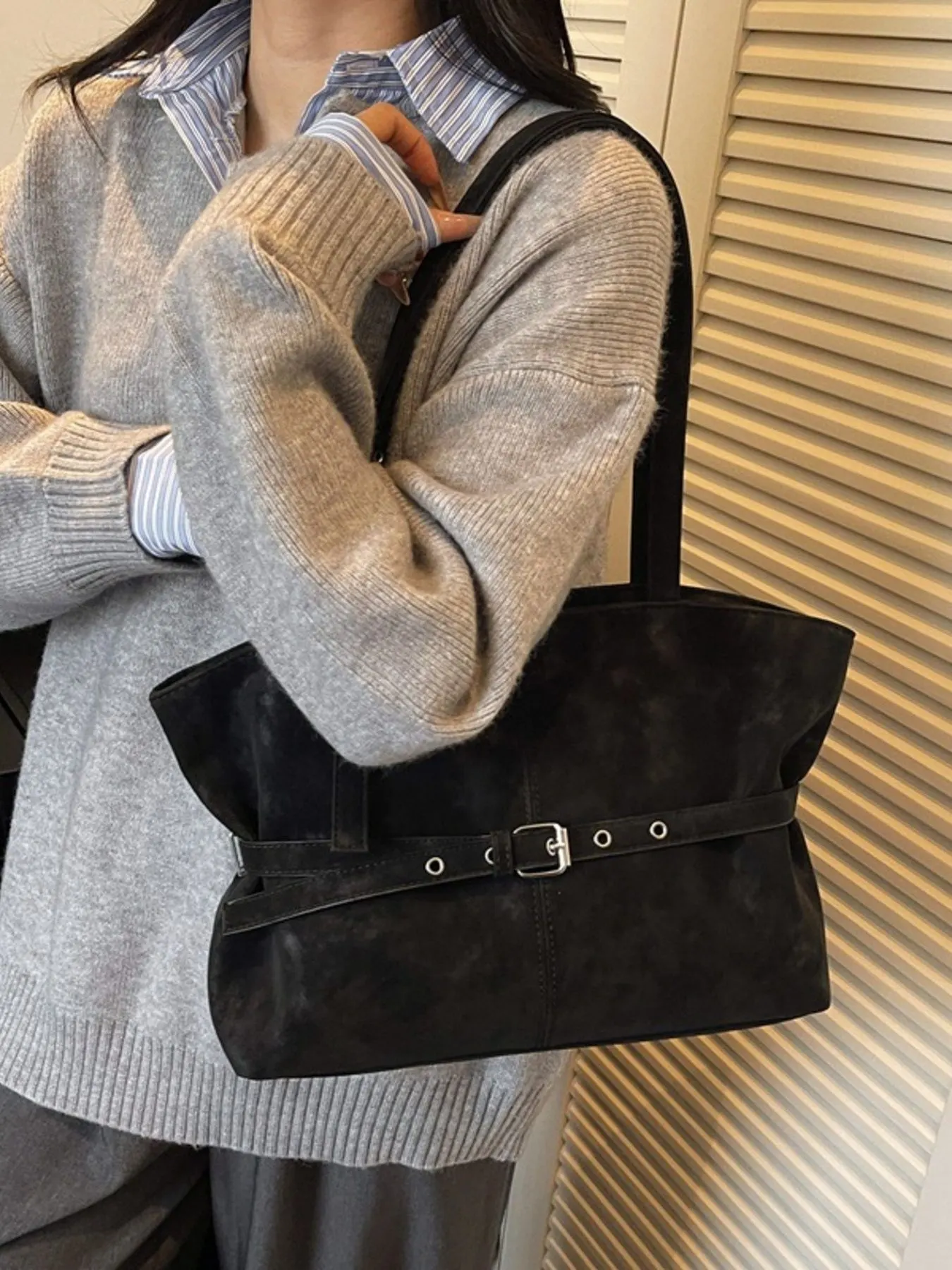 Buckle Detail Shoulder Bag