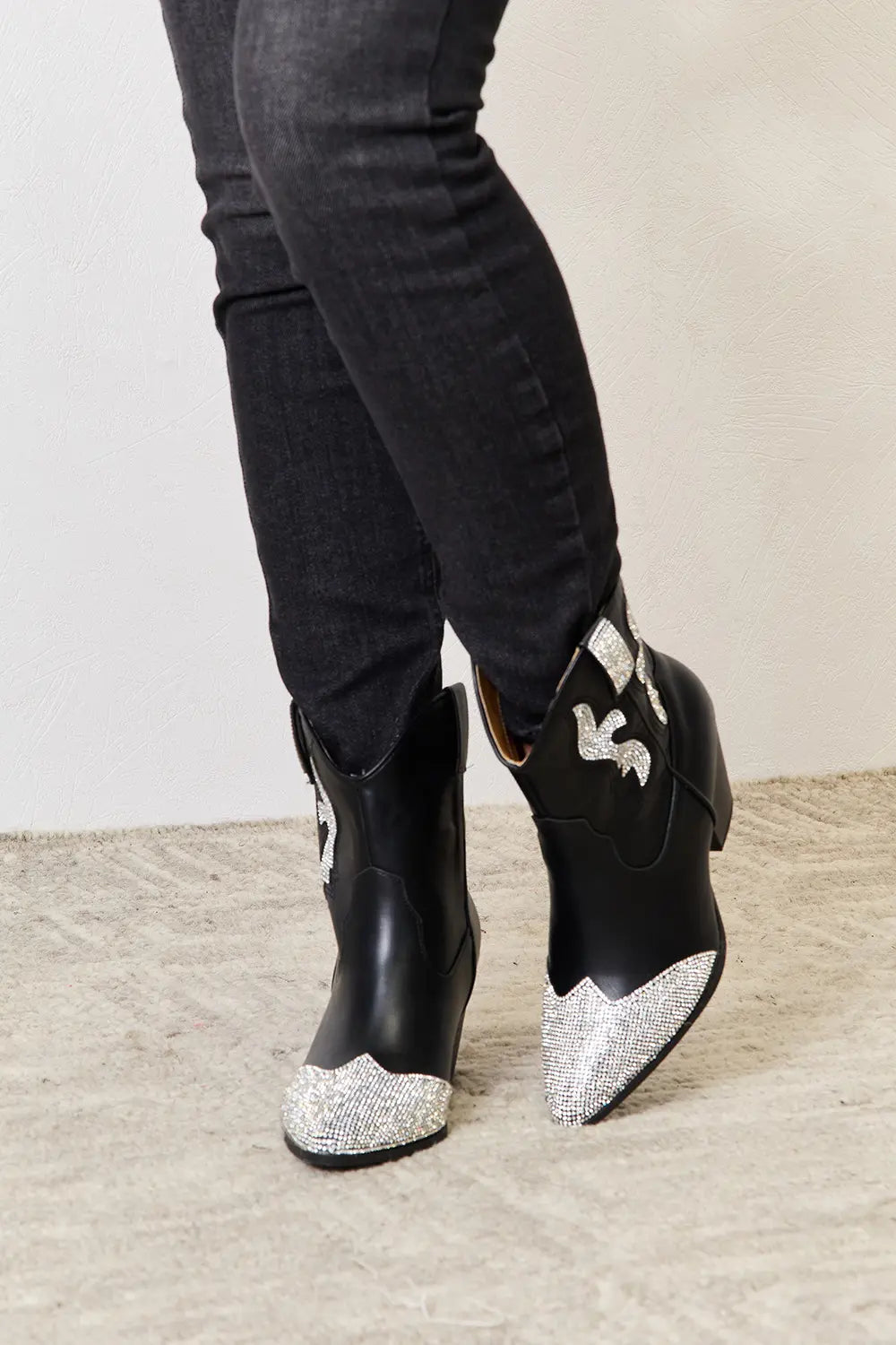 Insulated Winter Boots – Wide Fit