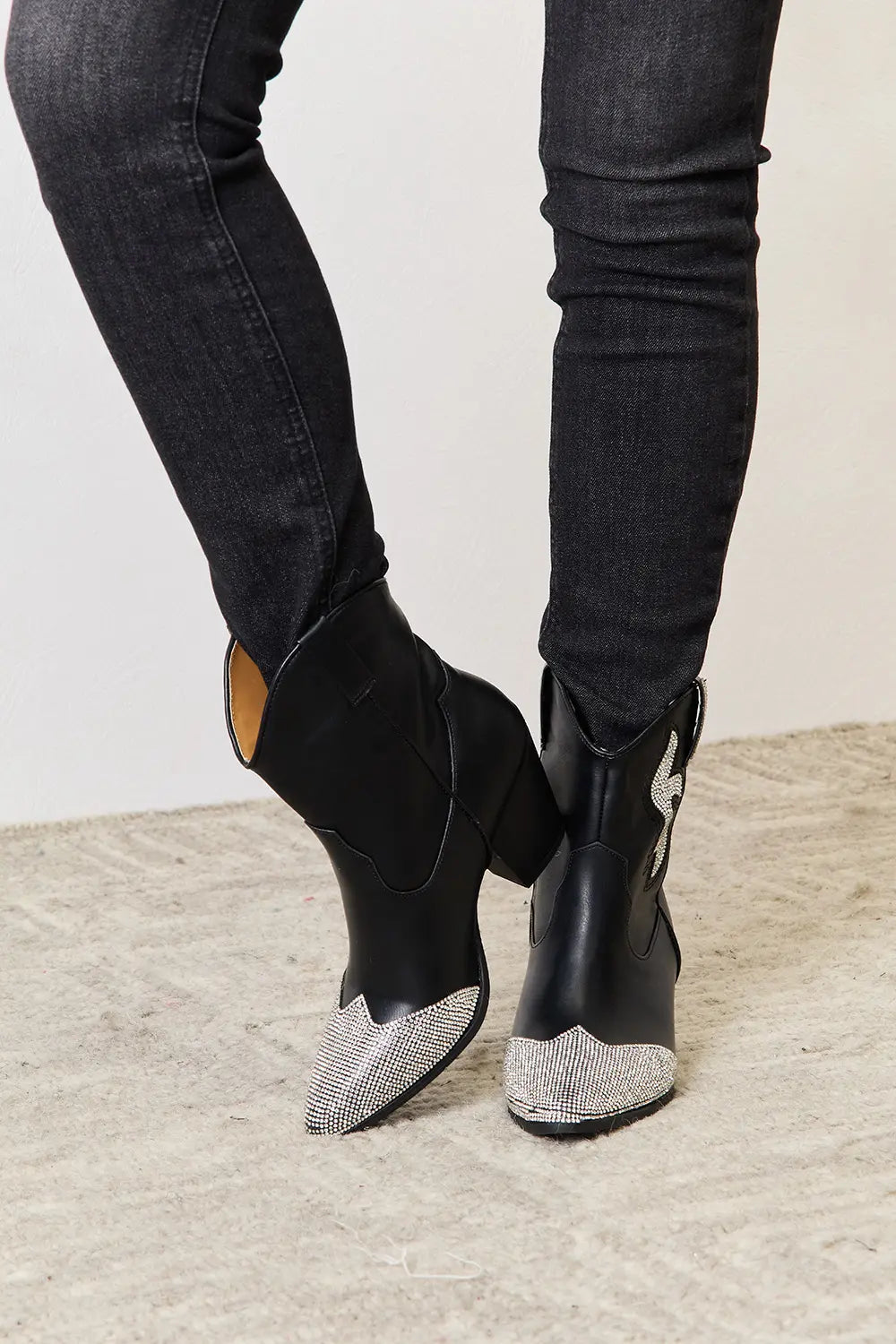 Insulated Winter Boots – Wide Fit