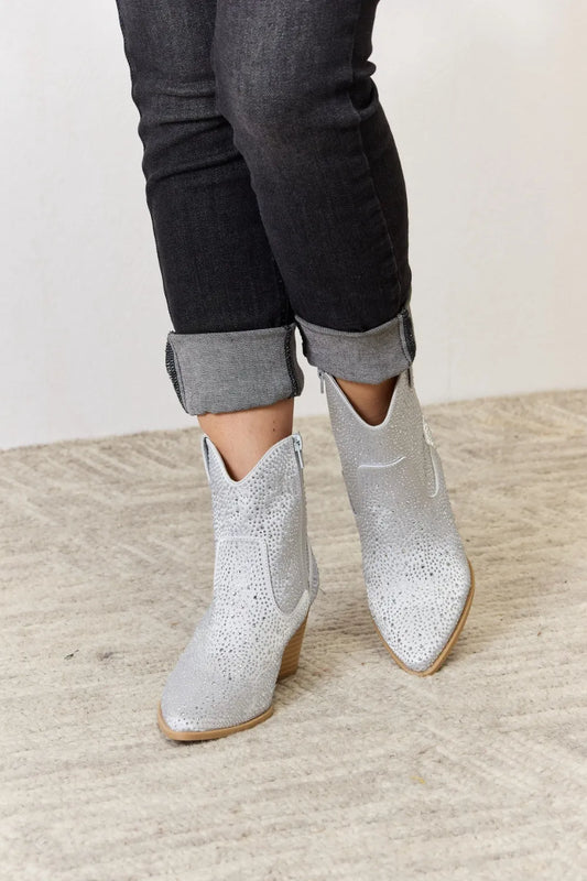 Non-Slip Waterproof Winter Boots for Outdoor Use