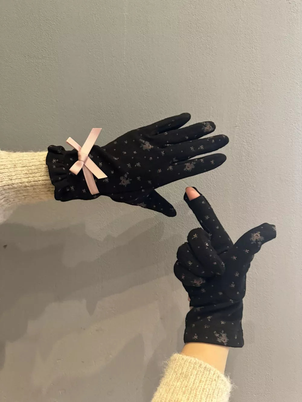 Bowknot Decor Gloves